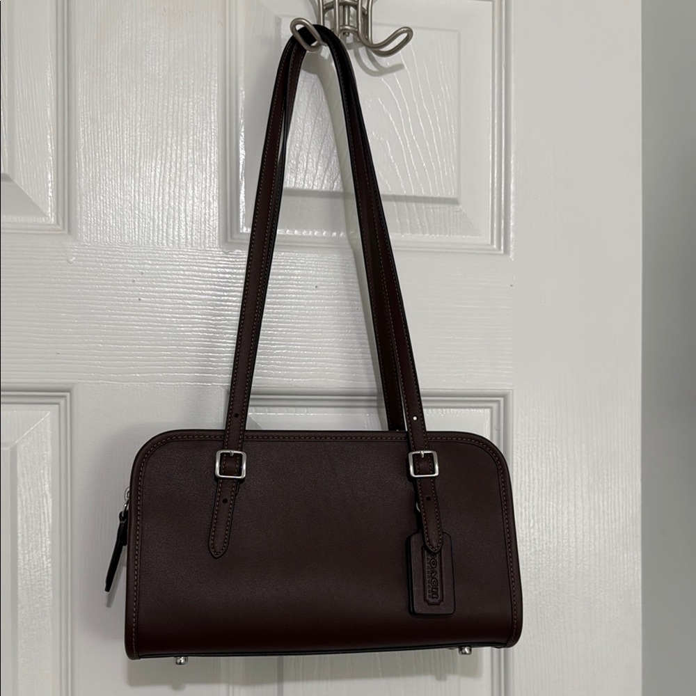 Coach Swing Zip Bag in maple/sliver